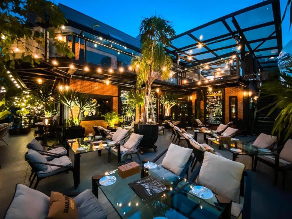 Letana Hotel Samuprakarn Bangkok Exterior foto